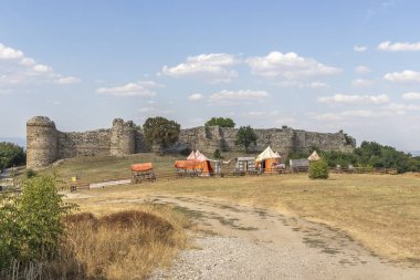 MEZEK, BULGARIA - 19 Temmuz 2020: Eski Mezek Kalesi kalıntıları, Haskovo Bölgesi, Bulgaristan