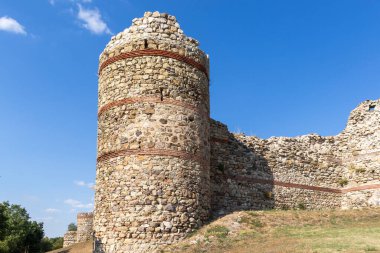 MEZEK, BULGARIA - 19 Temmuz 2020: Eski Mezek Kalesi kalıntıları, Haskovo Bölgesi, Bulgaristan