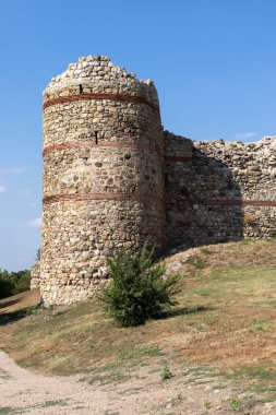 MEZEK, BULGARIA - 19 Temmuz 2020: Eski Mezek Kalesi kalıntıları, Haskovo Bölgesi, Bulgaristan