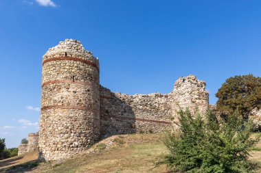 MEZEK, BULGARIA - 19 Temmuz 2020: Eski Mezek Kalesi kalıntıları, Haskovo Bölgesi, Bulgaristan