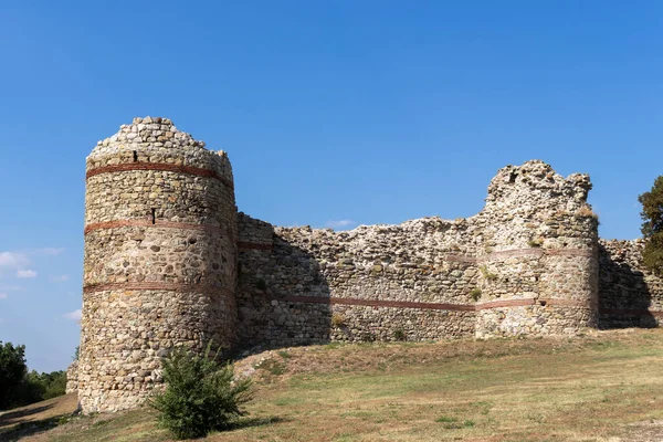 MEZEK, BULGARIA - 19 Temmuz 2020: Eski Mezek Kalesi kalıntıları, Haskovo Bölgesi, Bulgaristan