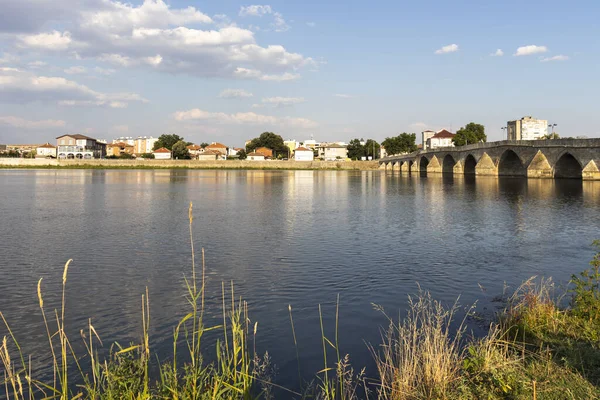 SVILENGRAD, BULGARIA - 19 Temmuz 2020: Maritsa Nehri üzerindeki 16. yüzyıl Mustafa Paşa Köprüsü (Eski Köprü) Bulgaristan 'ın Haskovo Bölgesi, Svilengrad kentindeki