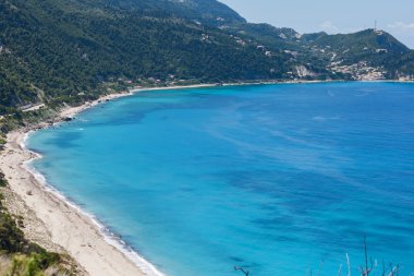 Agios Ioannis Köyü çevresinde mavi plajları