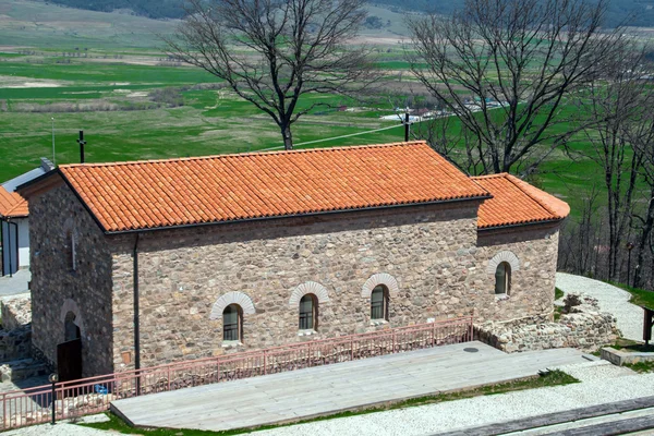 Chiesa nell'antica fortezza Tsari Mali grad, provincia di Sofia — Foto Stock