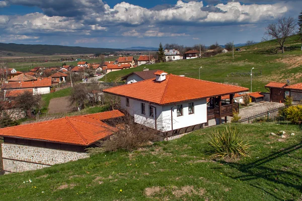 Panoramablick auf das dorf belchin, sofia provinz — Stockfoto