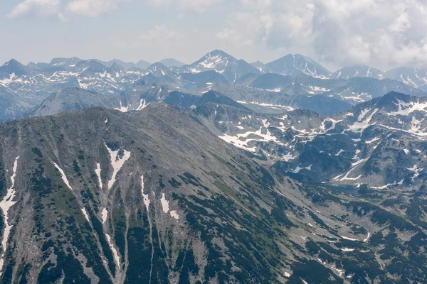 Verbazingwekkende panoramisch uitzicht aan Pirin-gebergte van Vihren piek — Stockfoto