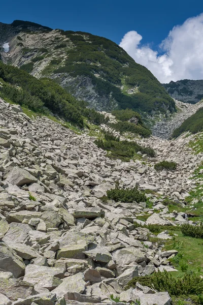 Las empinadas laderas de la montaña Pirin — Foto de Stock