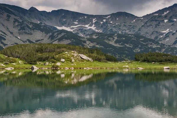 Pemandangan menakjubkan dari Danau Muratovo, Pegunungan Pirin — Stok Foto