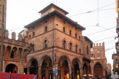 BOLOGNA, İtalya - 07 Aralık 2024: Bologna 'nın Eski Kasabası Panorama, Emilia-Romagna Bölgesi, İtalya