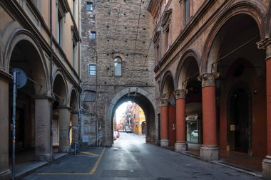 BOLOGNA, İtalya - 07 Aralık 2024: Bologna 'nın Eski Kasabası Panorama, Emilia-Romagna Bölgesi, İtalya