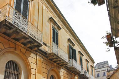 LECCE, İtalya - 12 Mayıs 2024: İtalya 'nın Apulia Bölgesi' ndeki Eski Lecce kasabasının muhteşem manzarası