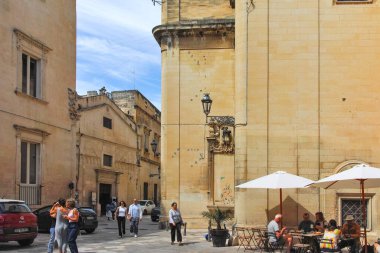 LECCE, İtalya - 12 Mayıs 2024: İtalya 'nın Apulia Bölgesi' ndeki Eski Lecce kasabasının muhteşem manzarası