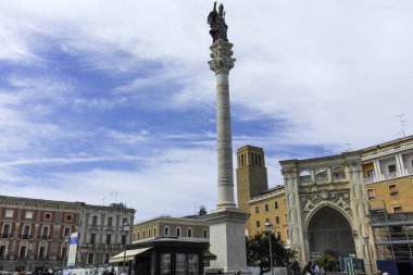 LECCE, İtalya - 12 Mayıs 2024: İtalya 'nın Apulia Bölgesi' ndeki Eski Lecce kasabasının muhteşem manzarası