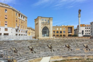 LECCE, İtalya - 12 Mayıs 2024: İtalya 'nın Apulia Bölgesi' ndeki Eski Lecce kasabasının muhteşem manzarası