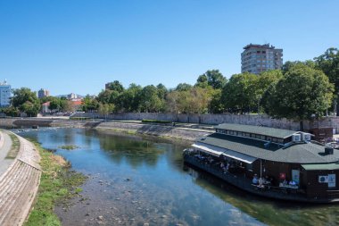 NIS, SERBIA - 21 Eylül 2025: Sırbistan 'ın Niş kentinin şaşırtıcı Panoraması