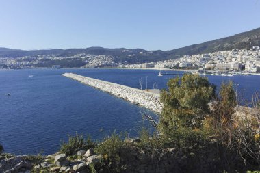 KAVALA, GREECE - 27 Aralık 2023: Eski Kavala kenti, Doğu Makedonya ve Trakya, Yunanistan