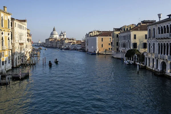 VENICE, İtalya - 05 Aralık 2024: Venedik, Veneto Bölgesi, İtalya 'nın Eski Kenti Panorama