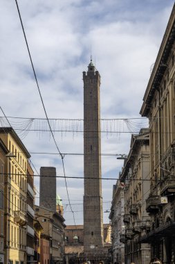 BOLOGNA, İtalya - 07 Aralık 2024: Bologna 'nın Eski Kasabası Panorama, Emilia-Romagna Bölgesi, İtalya