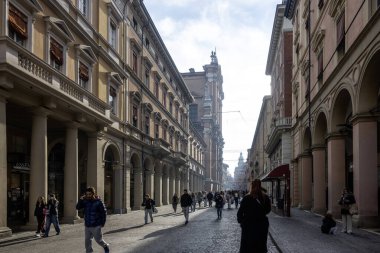 BOLOGNA, İtalya - 07 Aralık 2024: Bologna 'nın Eski Kasabası Panorama, Emilia-Romagna Bölgesi, İtalya