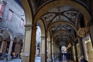 BOLOGNA, İtalya - 07 Aralık 2024: Bologna 'nın Eski Kasabası Panorama, Emilia-Romagna Bölgesi, İtalya