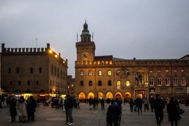 BOLOGNA, İtalya - 07 Aralık 2024: Bologna 'nın Eski Kasabası Panorama, Emilia-Romagna Bölgesi, İtalya