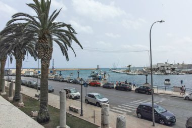 BARI, İtalya - 16 Mayıs 2024: Bari, Apulia Bölgesi, İtalya 'nın Eski Kasabası' nın inanılmaz manzarası