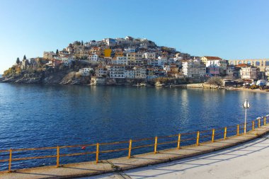 KAVALA, GREECE - 27 Aralık 2023: Eski Kavala kenti, Doğu Makedonya ve Trakya, Yunanistan