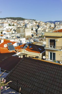 KAVALA, GREECE - 27 Aralık 2023: Eski Kavala kenti, Doğu Makedonya ve Trakya, Yunanistan