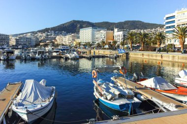 KAVALA, GREECE - 27 Aralık 2023: Eski Kavala kenti, Doğu Makedonya ve Trakya, Yunanistan