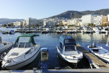 KAVALA, GREECE - 27 Aralık 2023: Eski Kavala kenti, Doğu Makedonya ve Trakya, Yunanistan