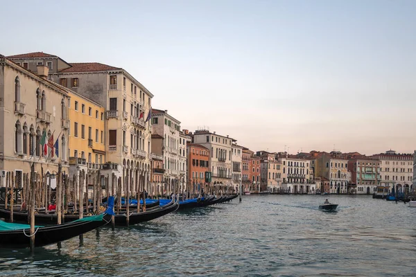 VENICE, İtalya - 05 Aralık 2024: Venedik, Veneto Bölgesi, İtalya 'nın Eski Kenti Panorama