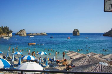 PARGA, GREECE - 5 AĞUSTOS 2024: Parga, Epirus, Yunanistan 'ın şaşırtıcı yaz manzarası