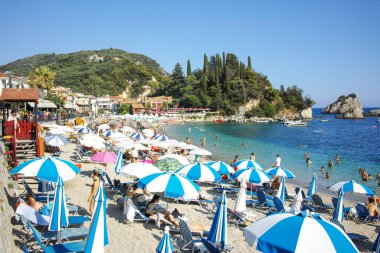 PARGA, GREECE - 5 AĞUSTOS 2024: Parga, Epirus, Yunanistan 'ın şaşırtıcı yaz manzarası