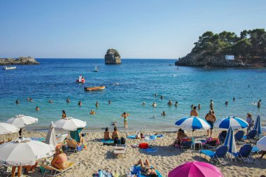 PARGA, GREECE - 5 AĞUSTOS 2024: Parga, Epirus, Yunanistan 'ın şaşırtıcı yaz manzarası