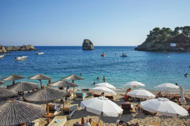 PARGA, GREECE - 5 AĞUSTOS 2024: Parga, Epirus, Yunanistan 'ın şaşırtıcı yaz manzarası