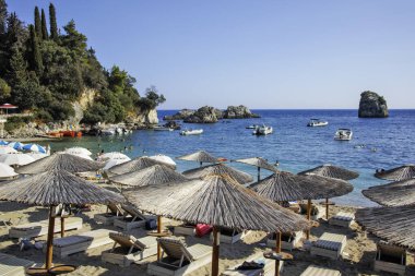 PARGA, GREECE - 5 AĞUSTOS 2024: Parga, Epirus, Yunanistan 'ın şaşırtıcı yaz manzarası