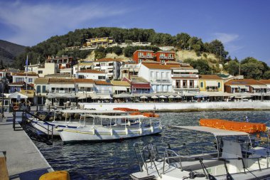 PARGA, GREECE - 5 AĞUSTOS 2024: Parga, Epirus, Yunanistan 'ın şaşırtıcı yaz manzarası