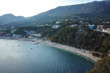 PARGA, GREECE - 5 AĞUSTOS 2024: Parga, Epirus, Yunanistan 'ın şaşırtıcı yaz manzarası