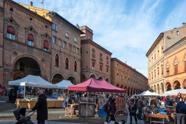 BOLOGNA, İtalya - 07 Aralık 2024: Bologna 'nın Eski Kasabası Panorama, Emilia-Romagna Bölgesi, İtalya