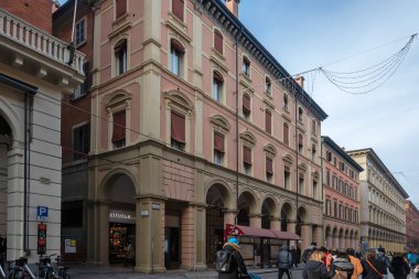 BOLOGNA, İtalya - 07 Aralık 2024: Bologna 'nın Eski Kasabası Panorama, Emilia-Romagna Bölgesi, İtalya