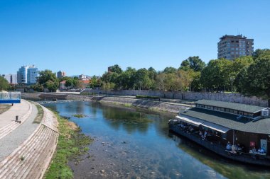 NIS, SERBIA - 21 Eylül 2025: Sırbistan 'ın Niş kentinin şaşırtıcı Panoraması