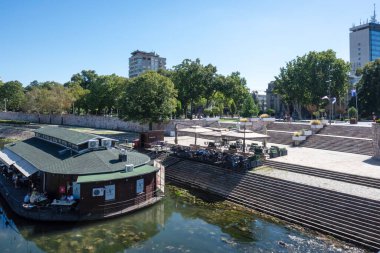 NIS, SERBIA - 21 Eylül 2025: Sırbistan 'ın Niş kentinin şaşırtıcı Panoraması