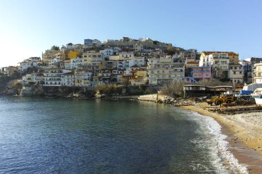 KAVALA, GREECE - 27 Aralık 2023: Eski Kavala kenti, Doğu Makedonya ve Trakya, Yunanistan