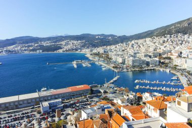 KAVALA, GREECE - 27 Aralık 2023: Eski Kavala kenti, Doğu Makedonya ve Trakya, Yunanistan