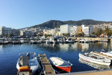 KAVALA, GREECE - 27 Aralık 2023: Eski Kavala kenti, Doğu Makedonya ve Trakya, Yunanistan