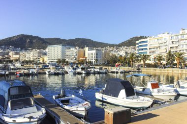 KAVALA, GREECE - 27 Aralık 2023: Eski Kavala kenti, Doğu Makedonya ve Trakya, Yunanistan