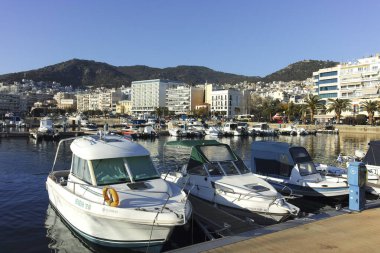 KAVALA, GREECE - 27 Aralık 2023: Eski Kavala kenti, Doğu Makedonya ve Trakya, Yunanistan