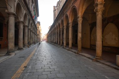 BOLOGNA, İtalya - 07 Aralık 2024: Bologna 'nın Eski Kasabası Panorama, Emilia-Romagna Bölgesi, İtalya