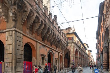 BOLOGNA, İtalya - 07 Aralık 2024: Bologna 'nın Eski Kasabası Panorama, Emilia-Romagna Bölgesi, İtalya