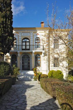 XANTHI, GREECE - 26 Aralık 2023: Xanthi, Doğu Makedonya ve Trakya 'daki eski sokak ve eski evler